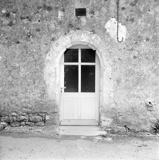 Village, maison (parcelle 49), élévation antérieure, porte.