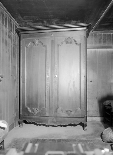 Armoire (224)