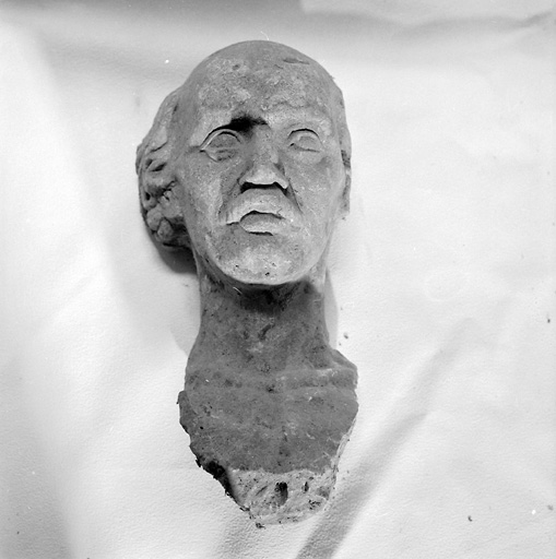 Statue (d'applique) : tête d'homme