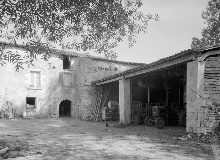 Logis, élévation antérieure, partie droite et hangar.
