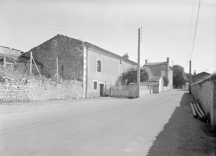 Village, ferme (parcelle 151), vue générale depuis la rue