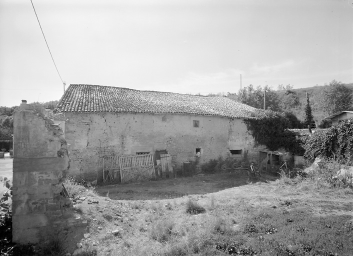 Thorigné, ferme, dépendances.