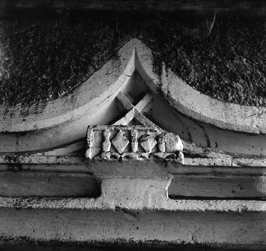 Tour d'escalier, porte, détail.