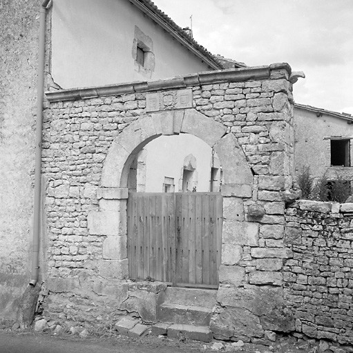 Bagnault, maison (parcelle 143), portail.