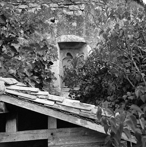 Chapelle, élévation sud, fenêttre du chevet.