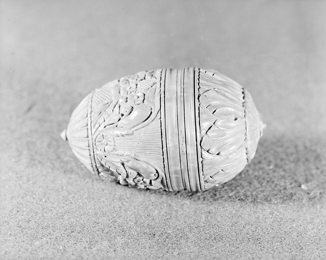 Boîte à ouvrage (oeuf à coudre)