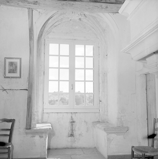 Deuxième niveau habitable, salle est, fenêtre sud.