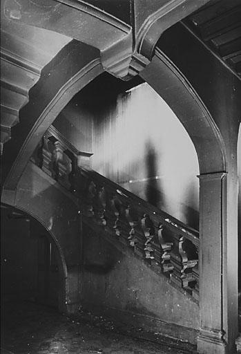 Escalier, première volée.