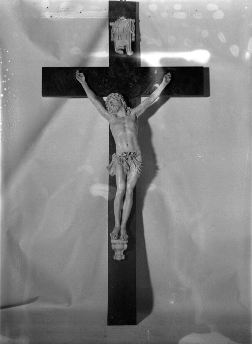 Croix : Christ en croix