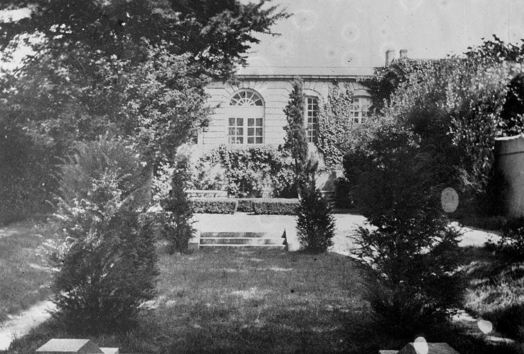 Elévation côté jardin.