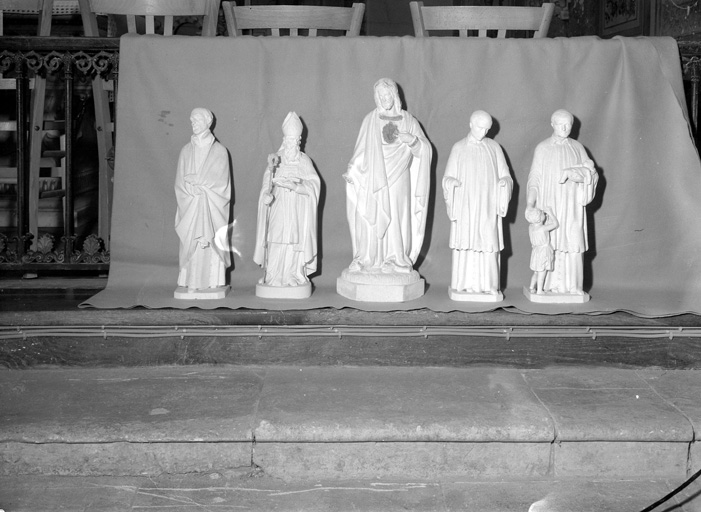 5 statuettes : Sacré-Coeur, saint Ignace de Loyola, saint Louis de Gonzague, saint Vincent de Paul, évêque