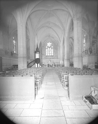 Intérieur vu depuis l'entrée.