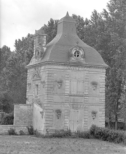 Orangerie, pavillon sud, élévations nord et est.