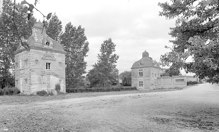 Orangerie, pavillons vus du sud est.