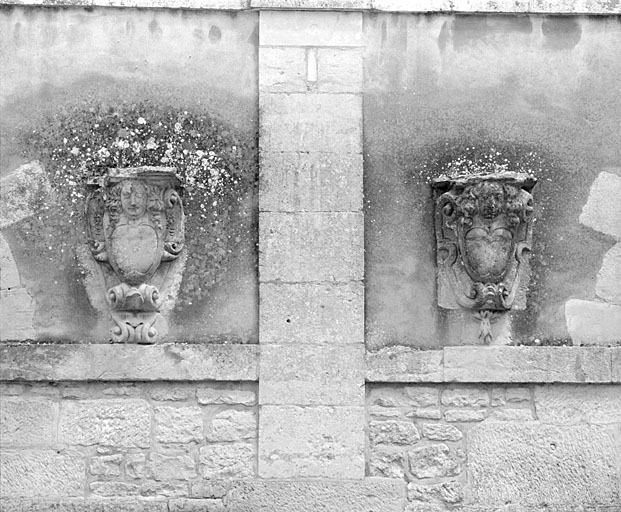 Orangerie, élévation antérieure, consoles centrales.