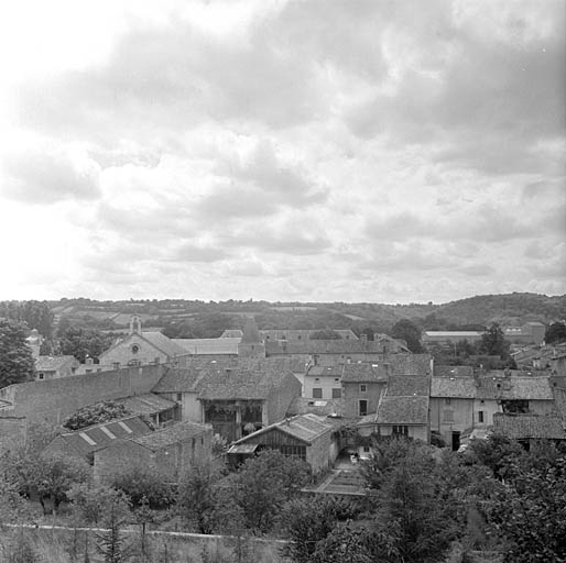 Vue générale depuis l'est.