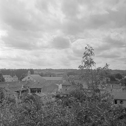 Vue générale depuis l'est.