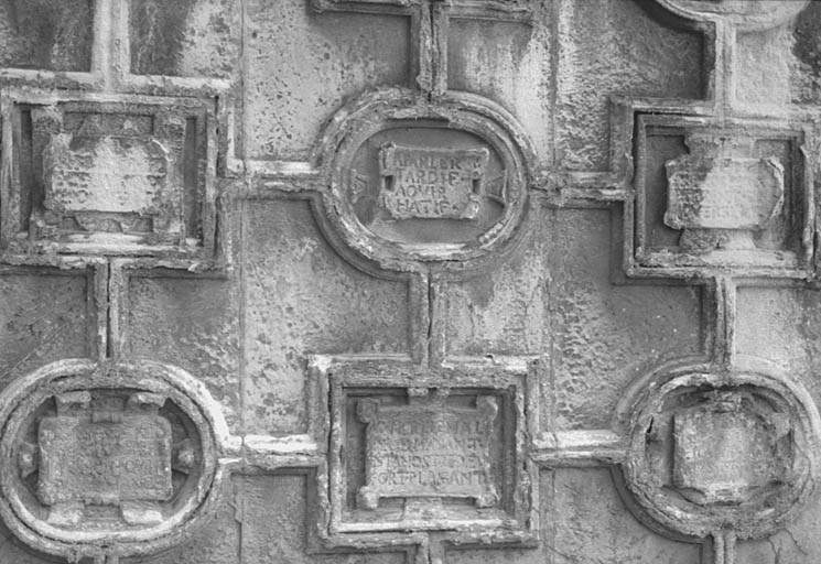 Plafond en pierre déposé, rue Gargoulleau.