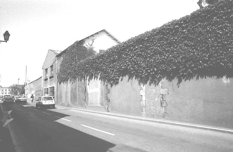 Ancienne porte murée.