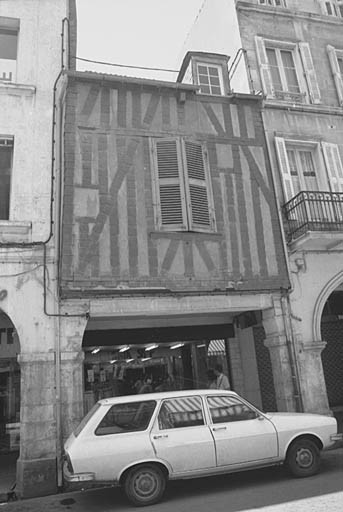 Elévation sur rue, pans de bois.