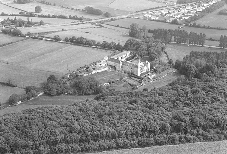Vue aérienne : ensemble vu de l'ouest.