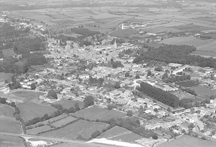 Vue aérienne : ensemble vu du sud ouest.