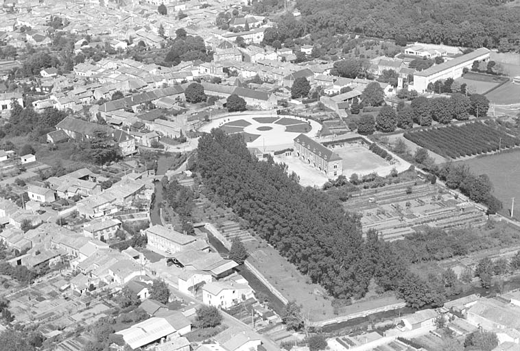 Vue aérienne : ensemble vu du sud ouest.