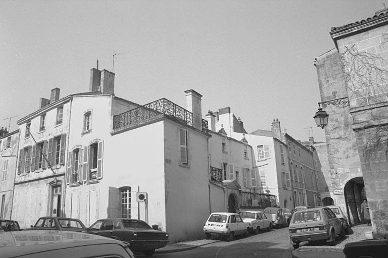 Corps de bâtiment est, élévation ouest sur cour.