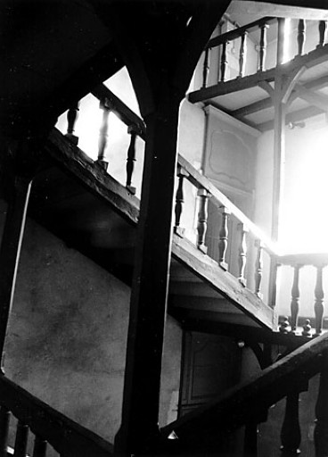 Escalier intérieur, vue d'ensemble.