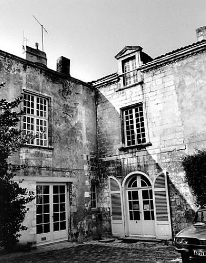 Corps principal et aile sud, élévations sur cour.