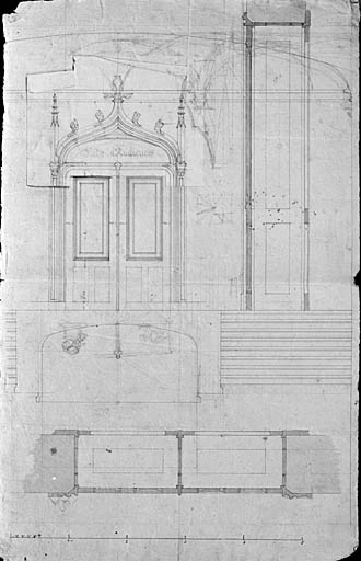 Couronnement de la porte d'entrée de la salle d'audience.