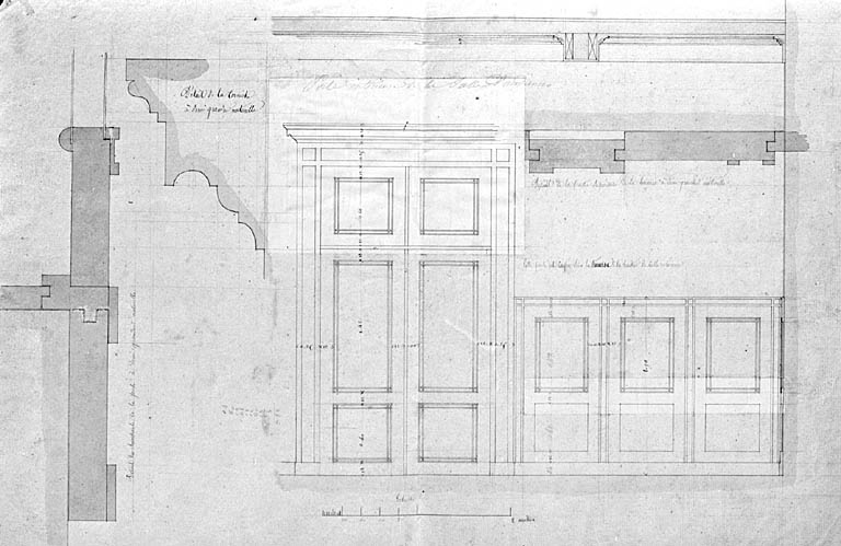 Porte intérieure de la salle d'audience.