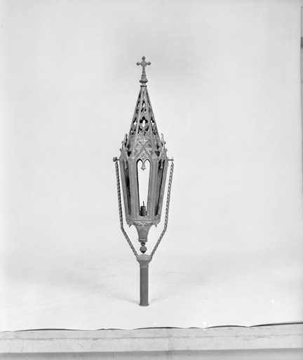 Lanterne de procession, style néo-gothique