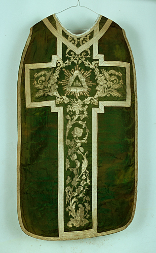 Chasuble, étole, manipule, bourse de corporal, voile de calice (ornement vert)