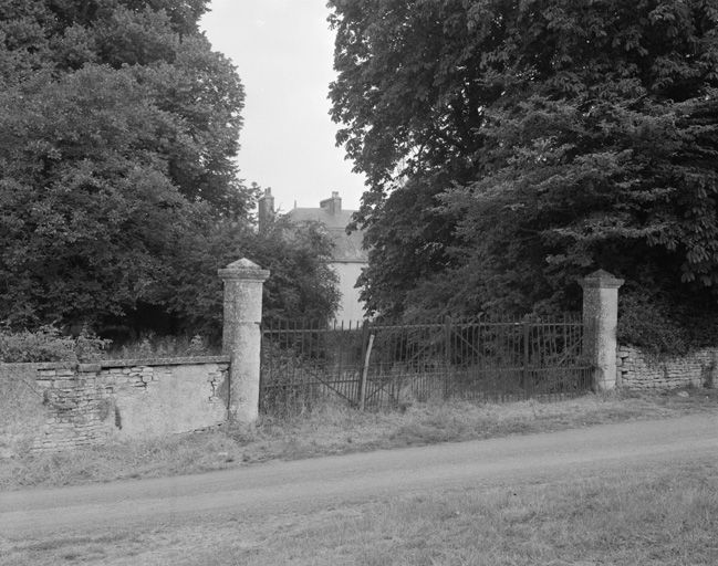 Portail côté chemin.