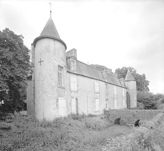 Logis, élévation nord, travée centrale.