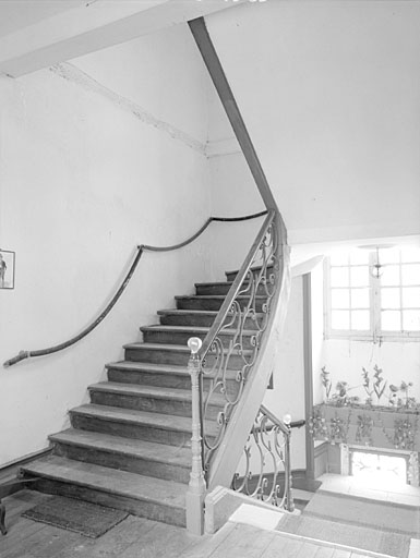 Logis, étage, escalier.