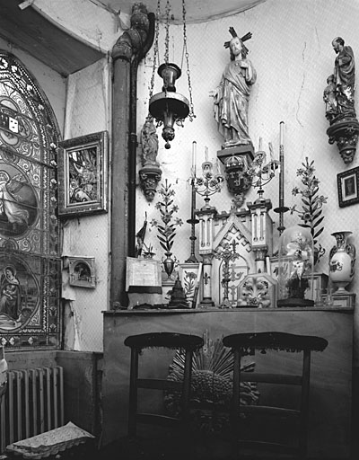 Logis, rez-de-chaussée, tour nord-est, oratoire, autel.