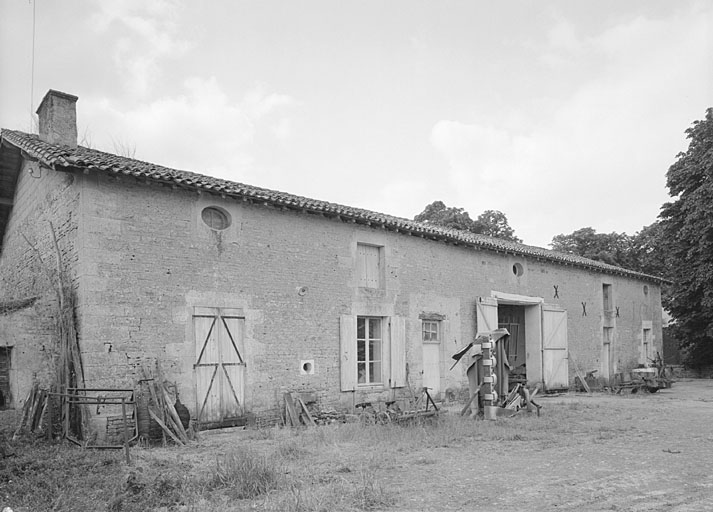Métairie, logis et dépendances sud-est, élévation nord.