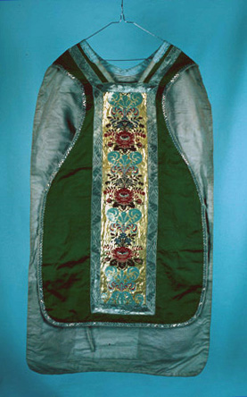 Chasuble, étole, manipule, bourse de corporal (ornement doré)