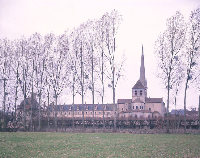 Vue d'ensemble depuis la rive droite de la Gartempe.