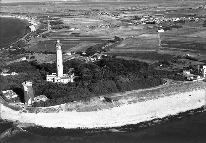 Ancien et nouveau phares, vue aérienne depuis l'ouest.