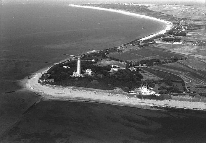 Ancien et nouveau phares, vue aérienne depuis l'ouest.