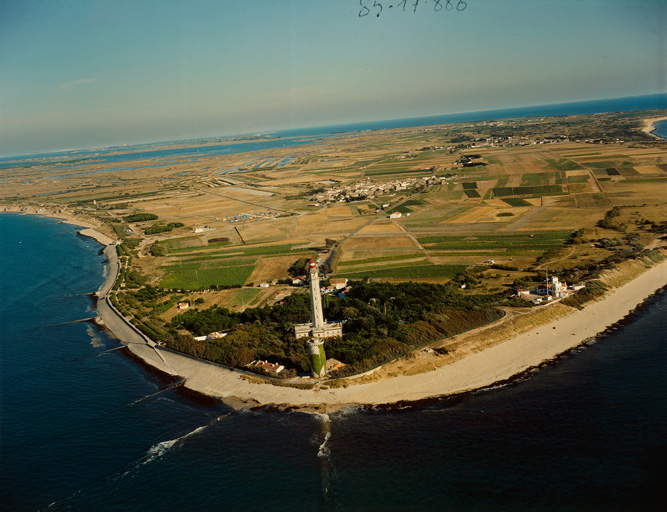 Ancien et nouveau phare, vue aérienne nord ouest.