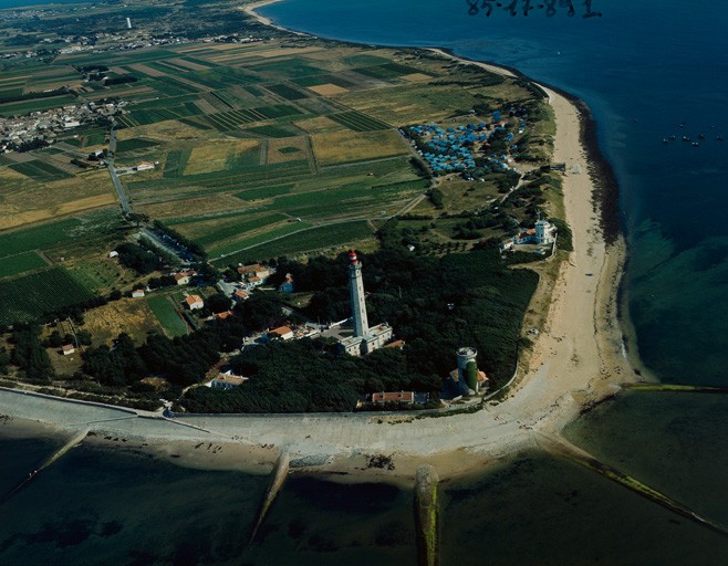 Ancien et nouveau phare, vue aérienne nord ouest.