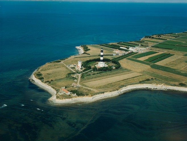 Phare et sémaphore, vue aérienne ouest.