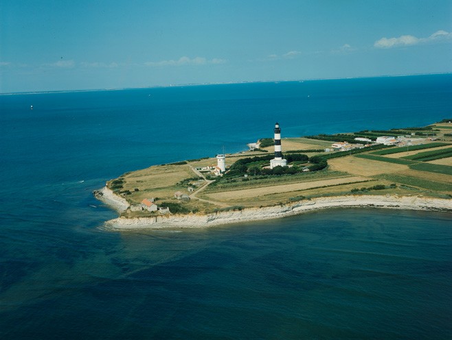 Phare et sémaphore, vue aérienne ouest.
