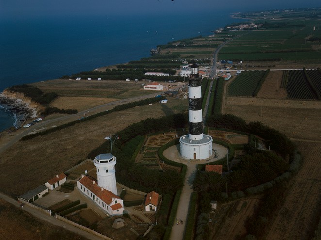 Phare et sémaphore, vue aérienne ouest.