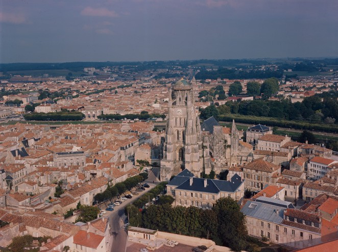 Église Saint-Pierre (ancienne cathédrale) et son cloître