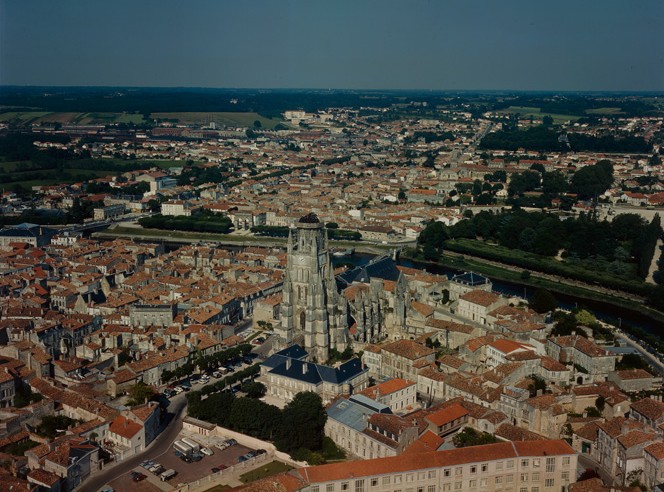 Église Saint-Pierre (ancienne cathédrale) et son cloître